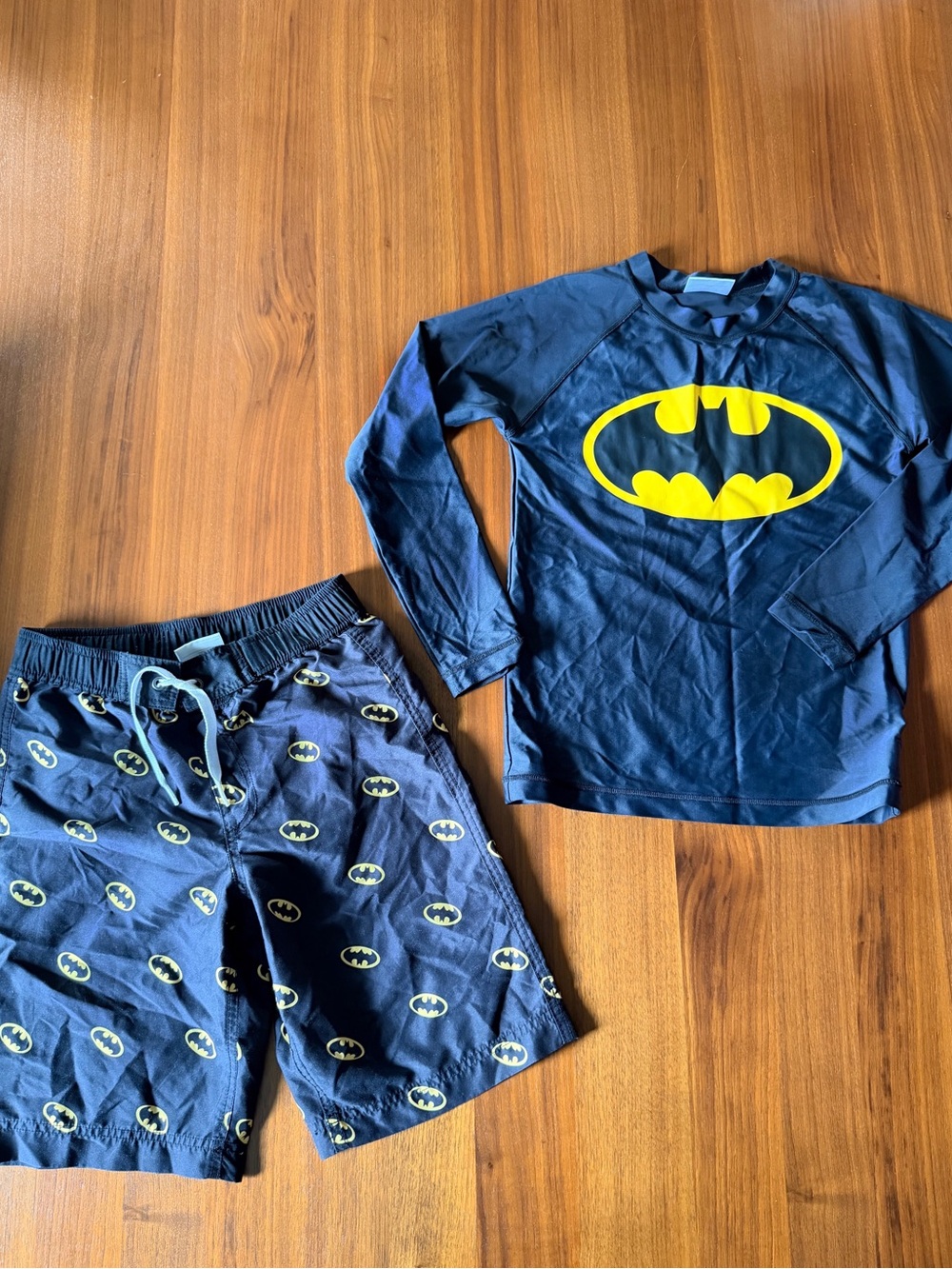 Hanna Andersson Batman Logo Black Swim Trunks and Rash-guard Set Size 8